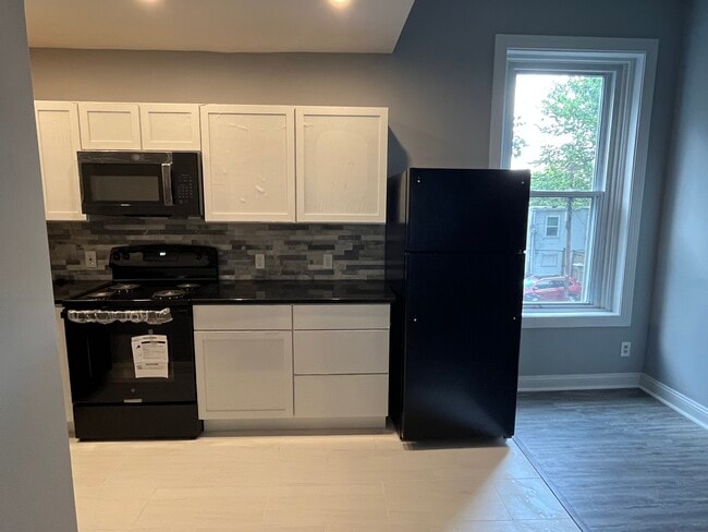 Photo - 1006 F St NE Unidad 1006 F ST NE 2 Level Home