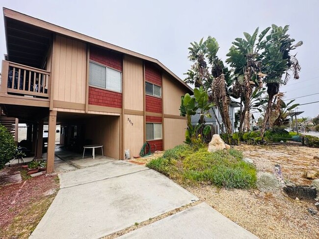 Building Photo - 1 MONTH RENT FREE!!! Studio Blocks from th... Rental