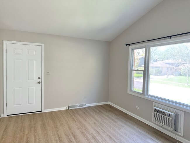 Photo - 525 Ryan Ln Unit Apt B