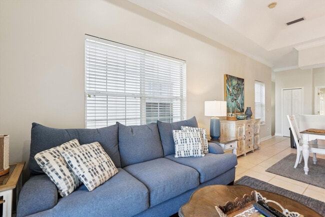 Photo - 361 Royal Caribbean Ct Unidad FL2-ID1253541P