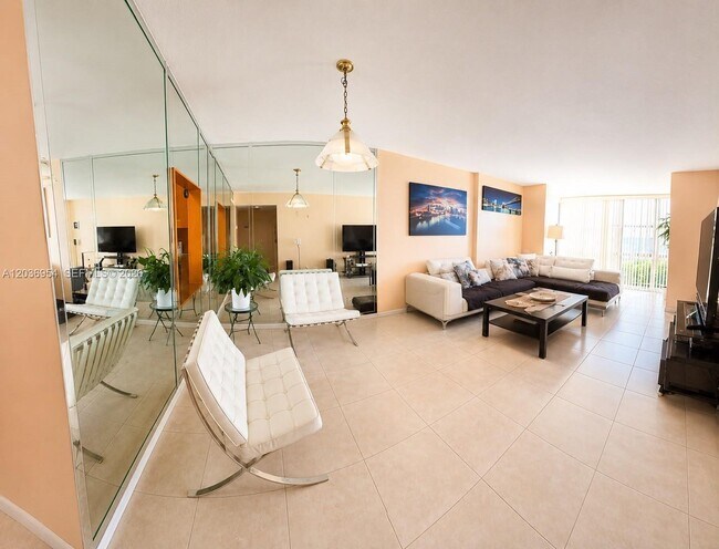 Photo - 1000 Parkview Dr Unit 505