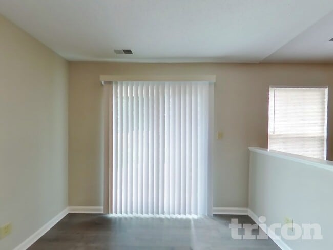 Photo - 7403 Grandview Dr