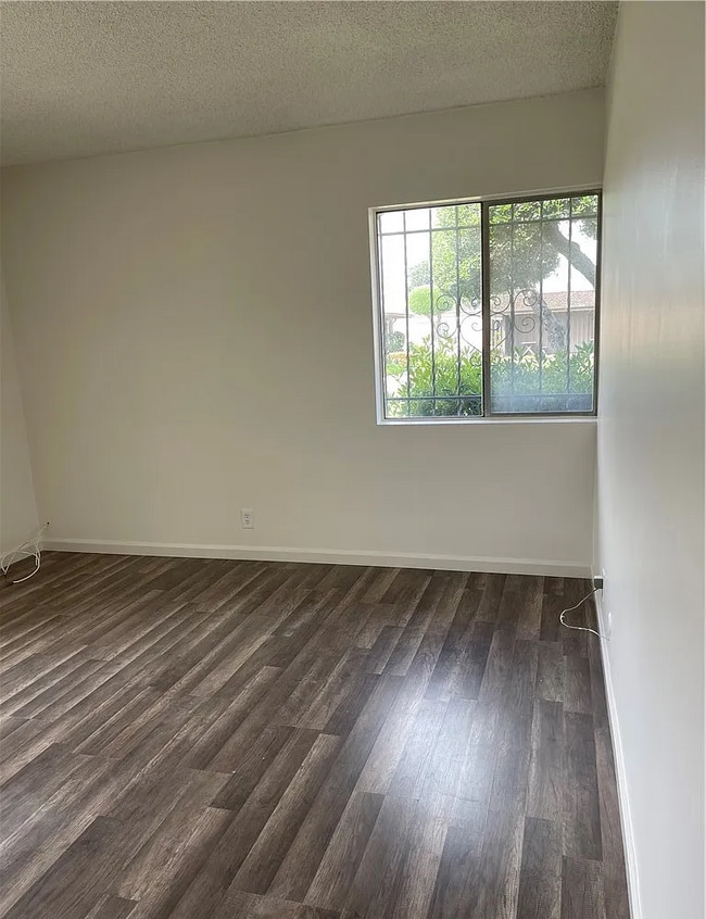 Building Photo - Location! Location! Location! Unit U79A Rental