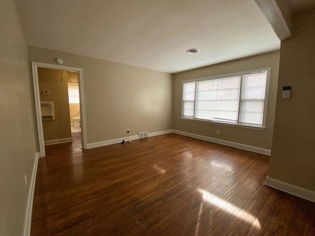 Photo - 1654 Dearing Rd