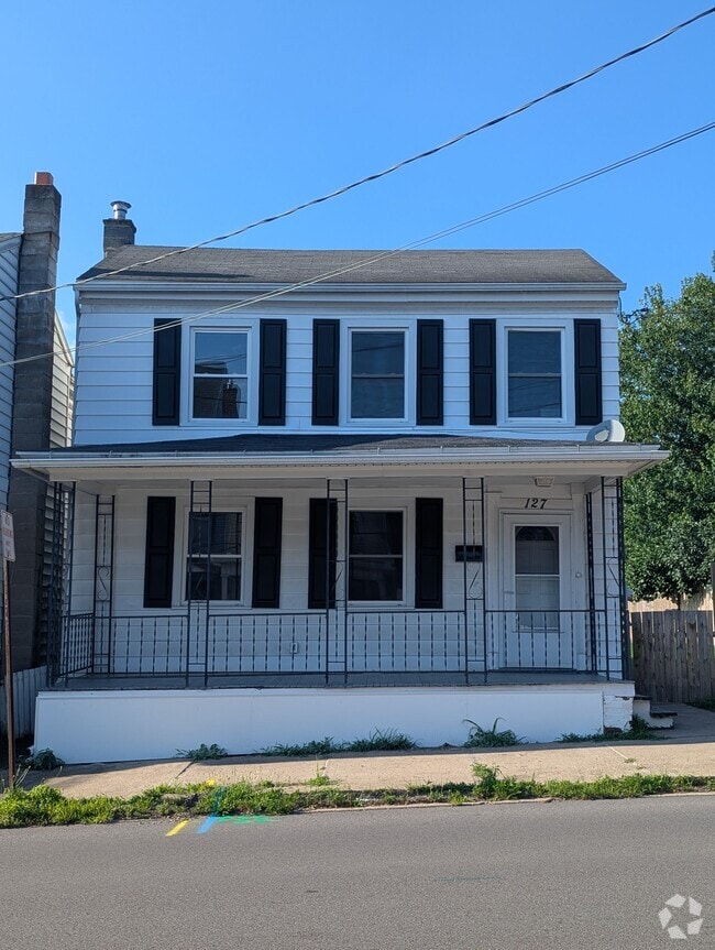 Building Photo - 127 Center St Rental
