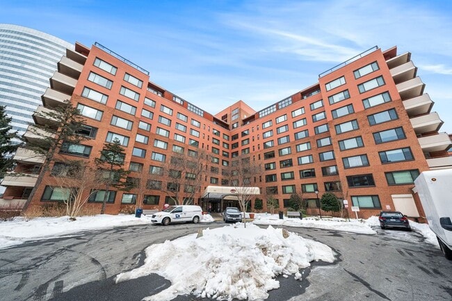 Building Photo - 1021 Arlington Blvd