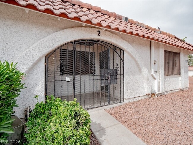 Photo - 825 Hedge Way Unit 2