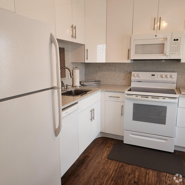 Building Photo - 2182 NE 1st Way Unit 201 Rental