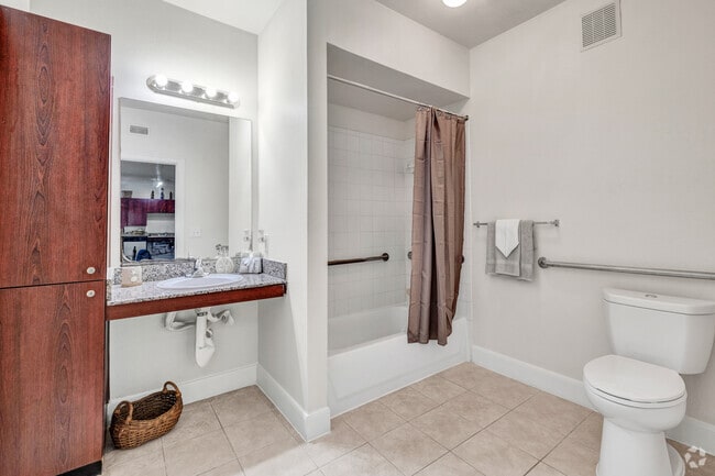 2BR, 1BA - 936SF - Bathroom