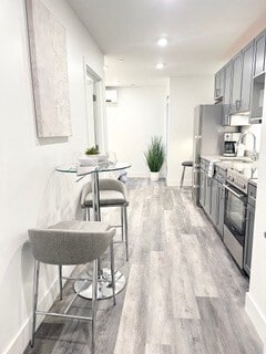 Photo - 585 Essex St Unidad 326