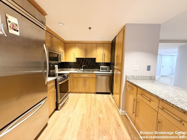 Building Photo - 170 Tremont St Unit 165 Tremont st.  704 Rental