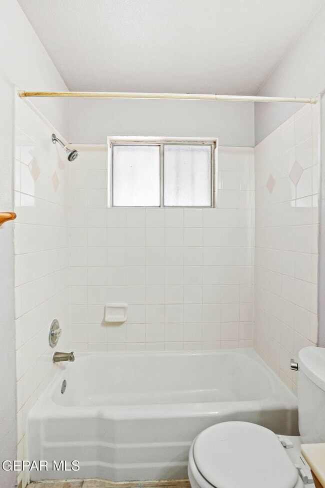 Photo - 4908 Royal Dr