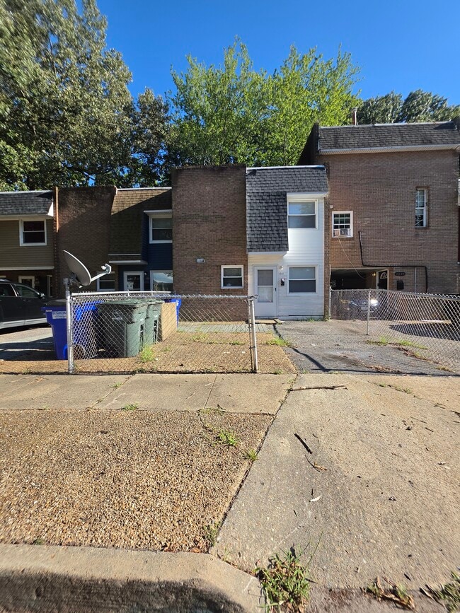 Building Photo - 1241 Underwood Ave