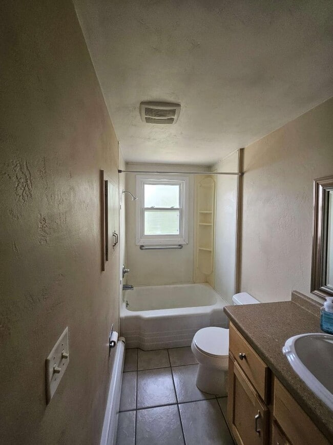 Photo - 416 W 3rd St