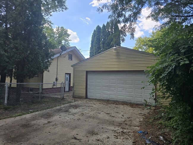 543 Sumner St