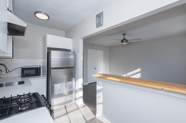 Building Photo - Robert Frost Rental