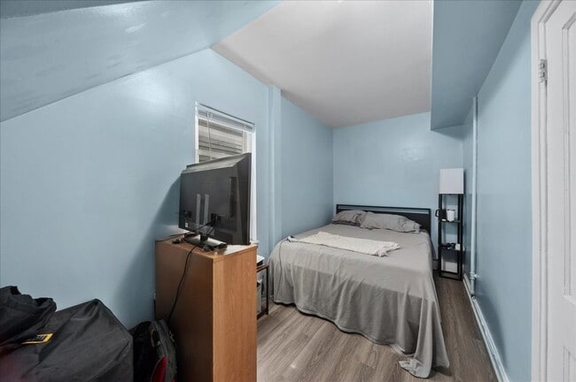 Photo - 1645 W Beach Ave Unidad 1
