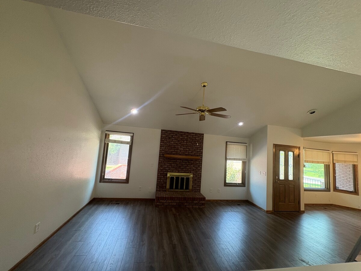 Photo - 2010 46th Ave