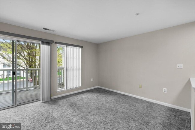 Photo - 5911 Millrace Ct Unidad J-204