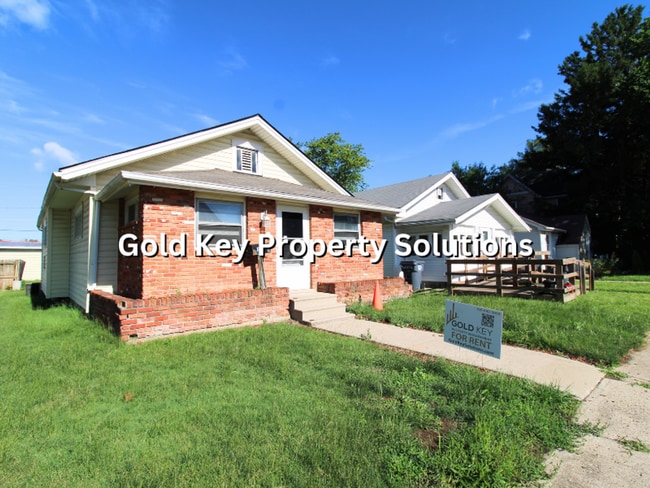 Photo - Spacious 2 BR 1 BA House with Central Air and Enclosed Porch (SECTION 8 APPROVED)