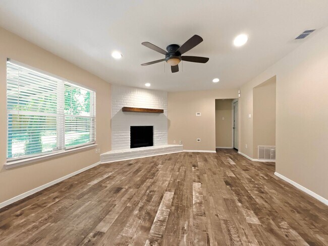 6605 Clubway Ln