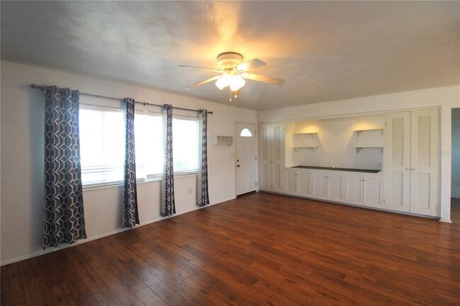 Photo - 552 Sheridan Dr