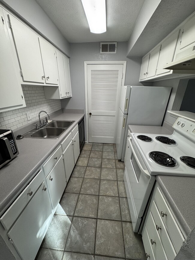 Photo - 810 Bellevue Rd