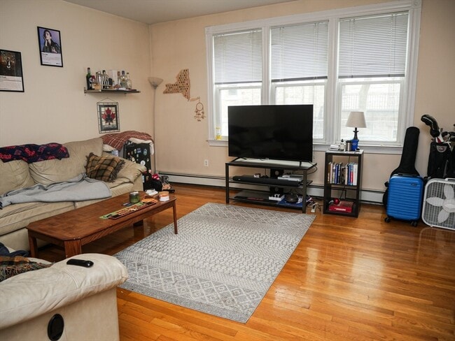 Building Photo - 237 W 3rd St Unit 1