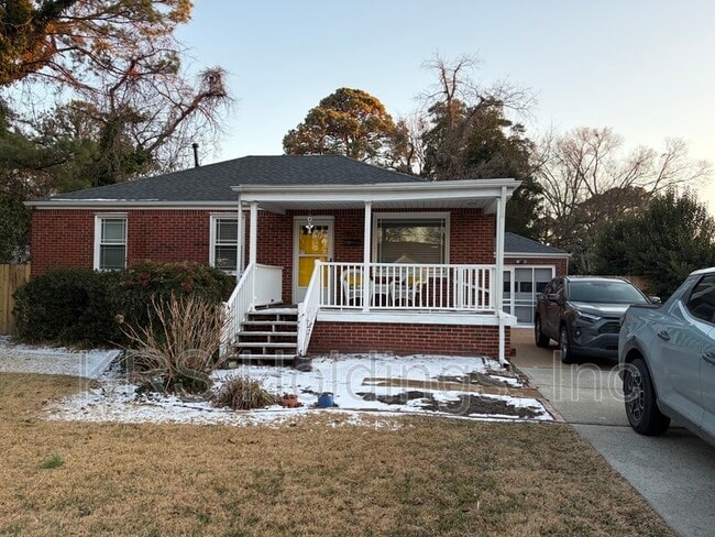 Building Photo - 907 Philpotts Rd