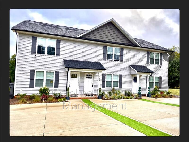 Photo - 604 W 8th St Casa
