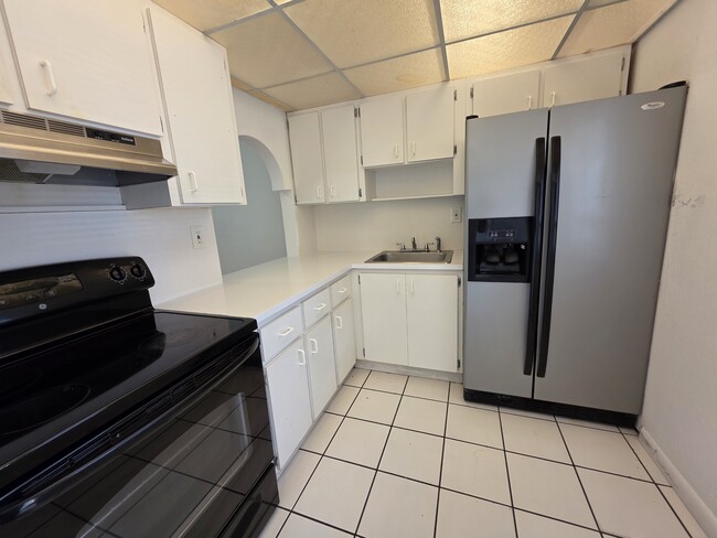 Building Photo - 104 Miami Gardens Dr Rental