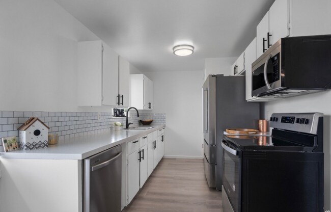 Photo - 686 Tomahawk Dr Unit TOP