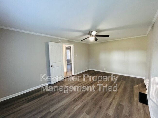 Photo - 5087 Meadowbrook Dr