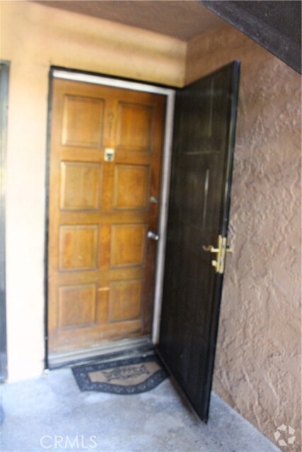 Building Photo - 1001 W MacArthur Blvd Unit 21 Rental
