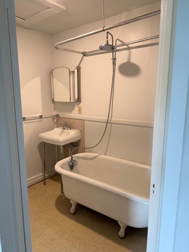 Photo - 12 Downing St Unit 3