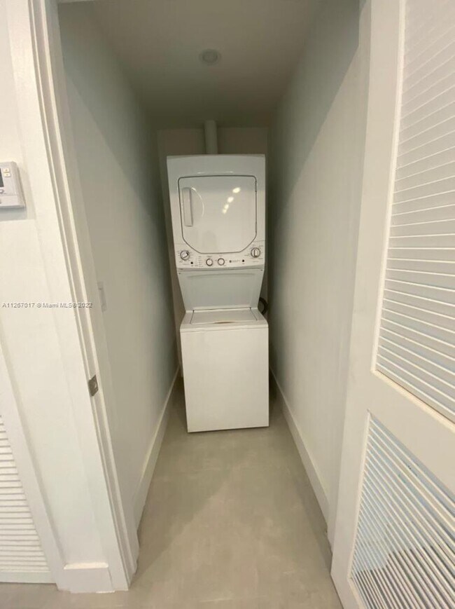 2 bedroom in North Miami FL 33181 Condo Unit PH3 Condo for Rent in