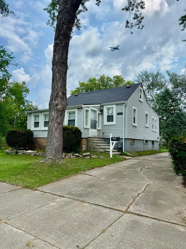 Photo - 5169 Glenis St