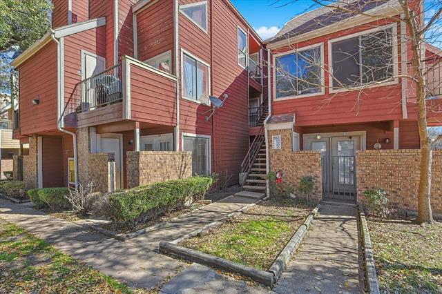 Building Photo - 9821 Walnut St Unit 101