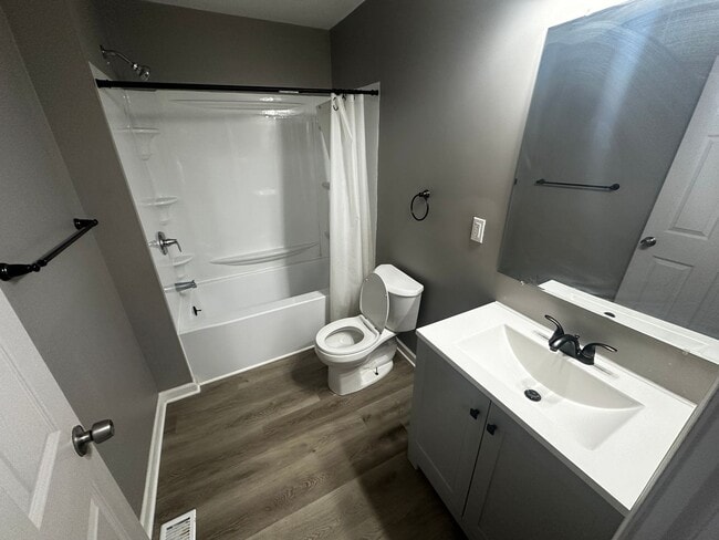 Photo - 5311 Halsey St