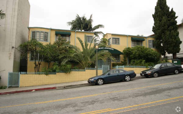 Photo - 2025 N Argyle Ave Apartments