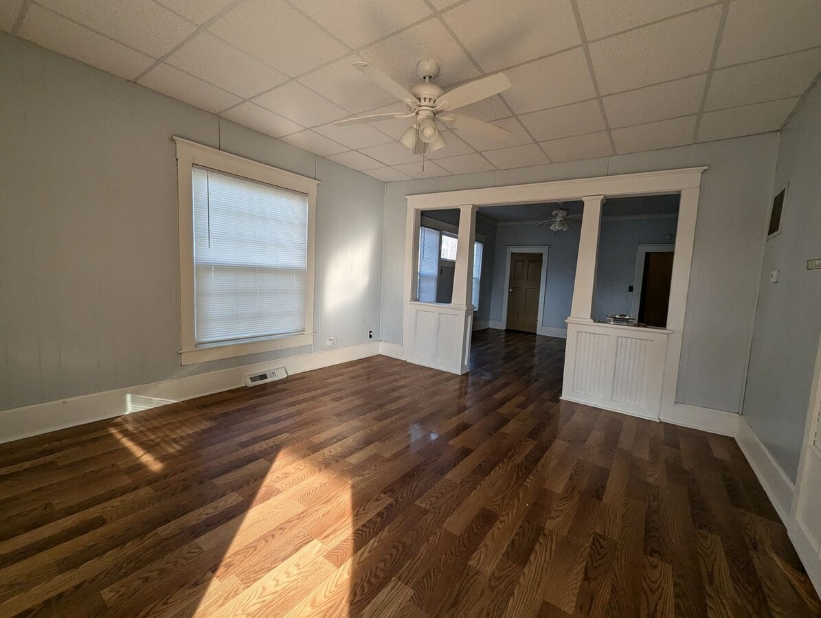 Photo - Coming Soon 4 Bed, 1 Bath — Available December 15th!