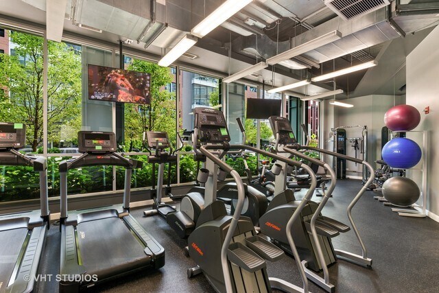 Photo - 845 N Kingsbury St Unidad 502