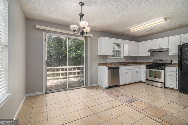 Photo - 5913 Summerglen Ln