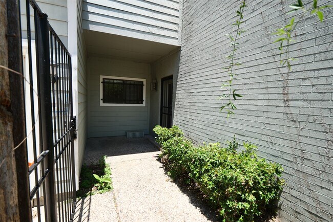 Photo - 9526 Val Verde St