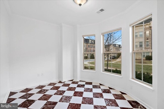 Photo - 702 Sentry Square