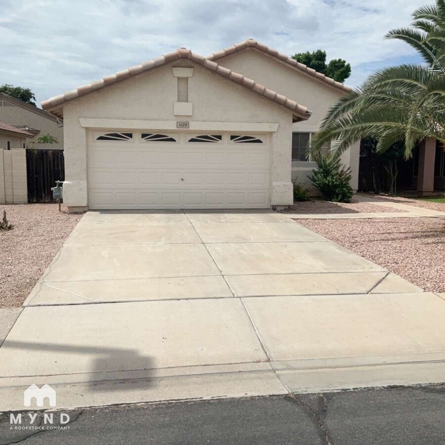 Photo - 629 E Cantebria Dr