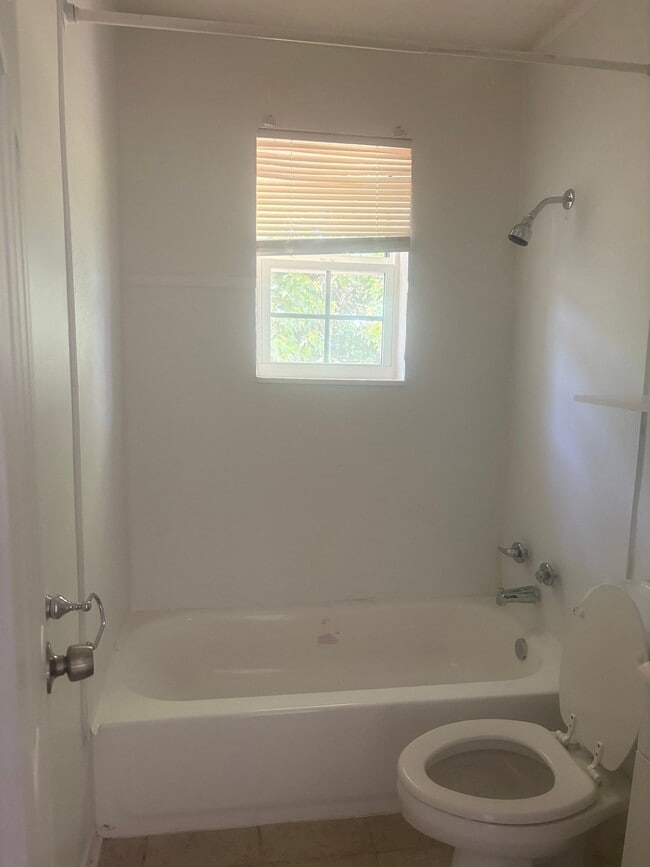 Photo - 2565 Peres Ave