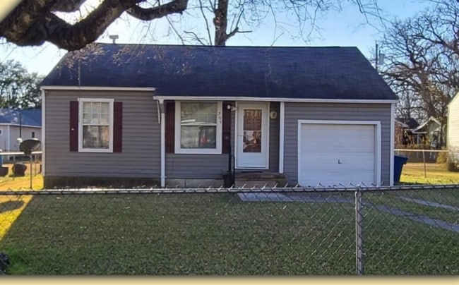 Photo - 205 Chambers St