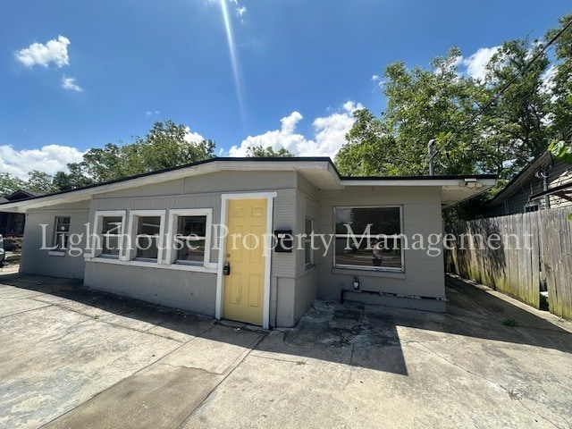 Building Photo - Bright 4 Bedroom Home With Tile Flooring Throughout