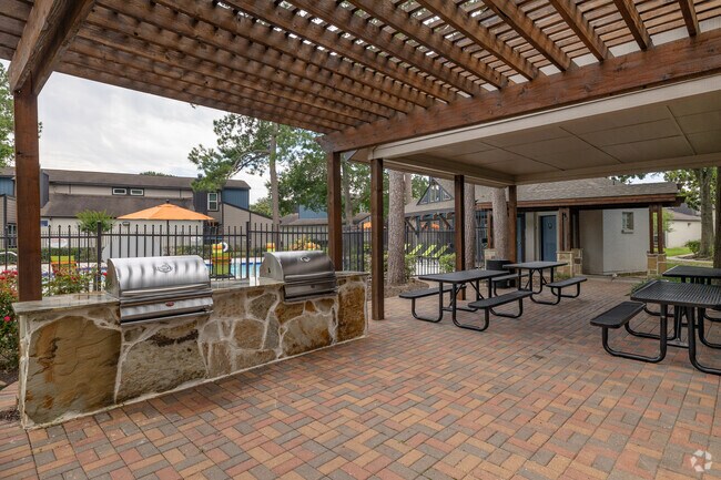 Outdoor grills - Estates at Cypress